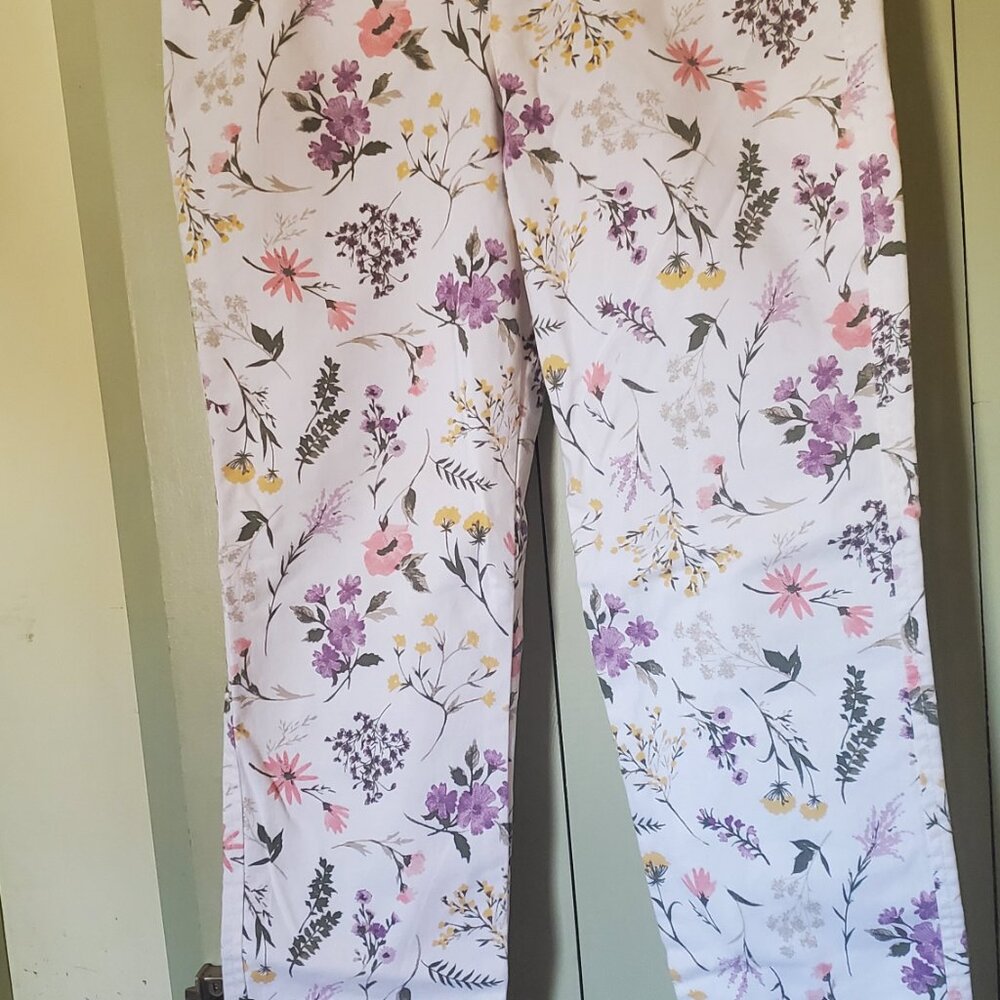 Old Navy floral pixie pants 2 - Picture 3 of 3
